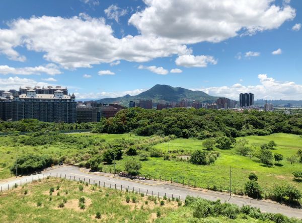 2019082專售。宏普有逸天。挑高四米二朝南海景裝潢三房。Line ID：@vpe1062j,房屋, 房屋買賣,房屋網