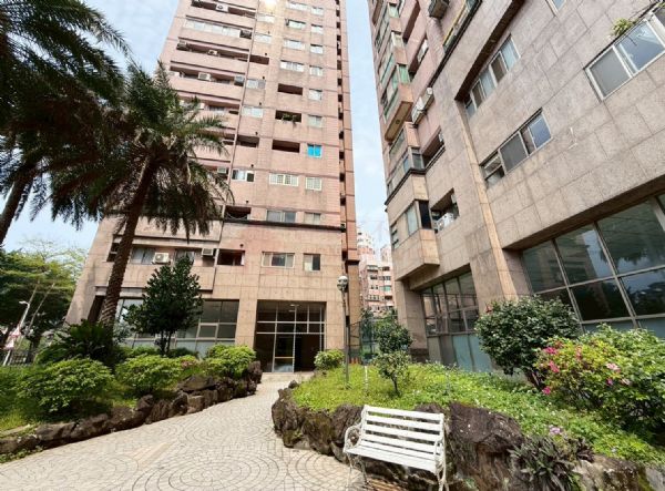 Ａ24台灣房屋｜獨家專售「藍海名廈｜高樓景觀陽台大套房」。Line ID：@vpe1062j,房屋, 房屋買賣,房屋網