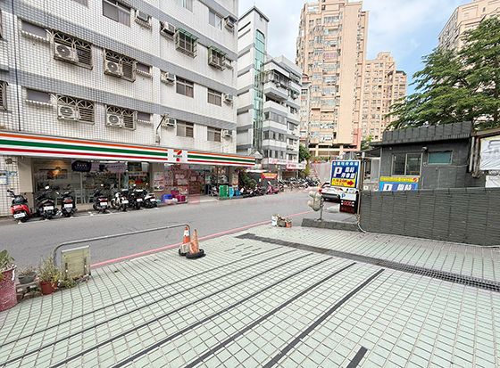 台灣房屋｜專售｜淡大金雞母時尚金店面｜Line ID：@vpe1062j,房屋, 房屋買賣,房屋網